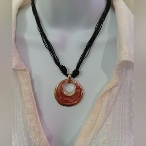 Chic Gold and Black Pendant Necklace